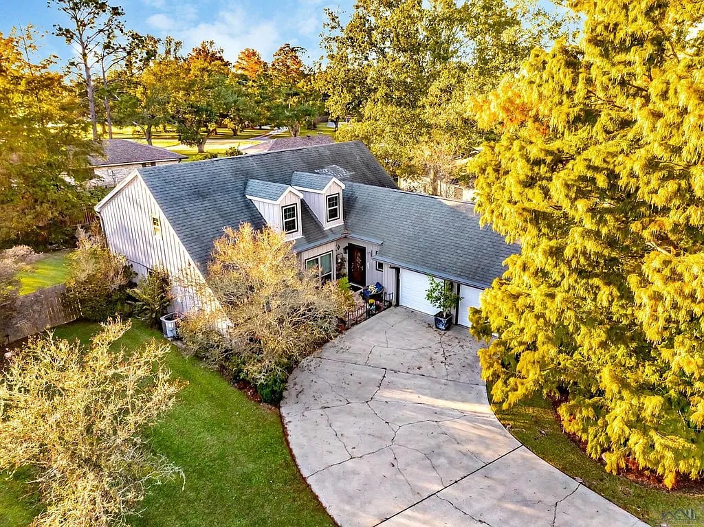 9 Clairmont Ln