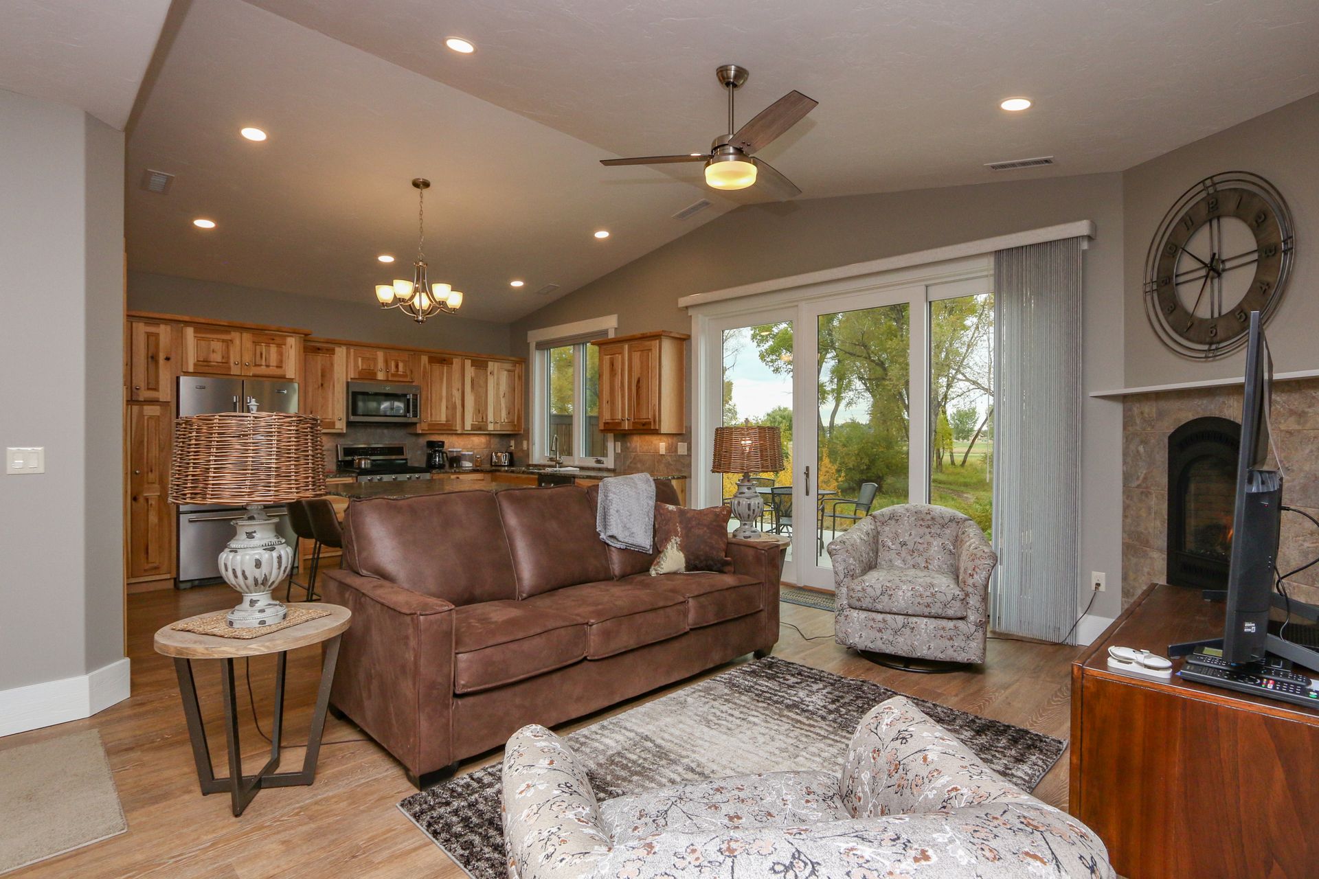 15 Creekside Ln