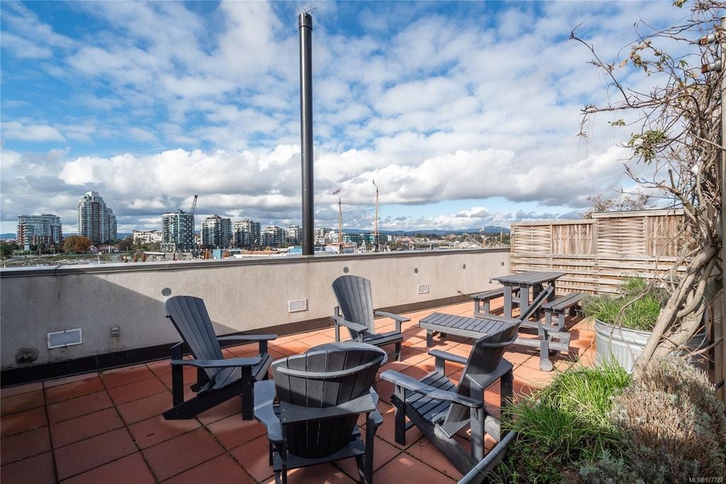 409 Swift St, #211