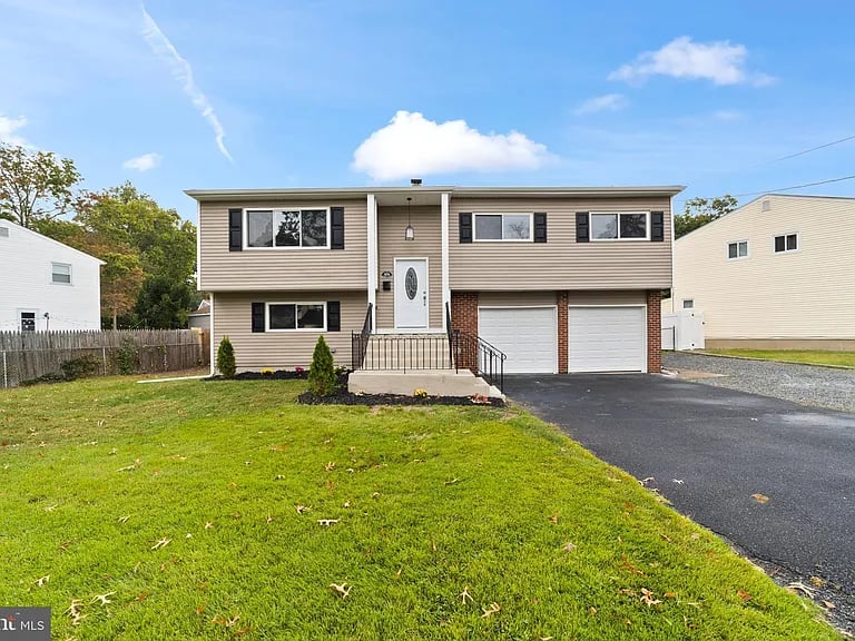 378 Regina Ave