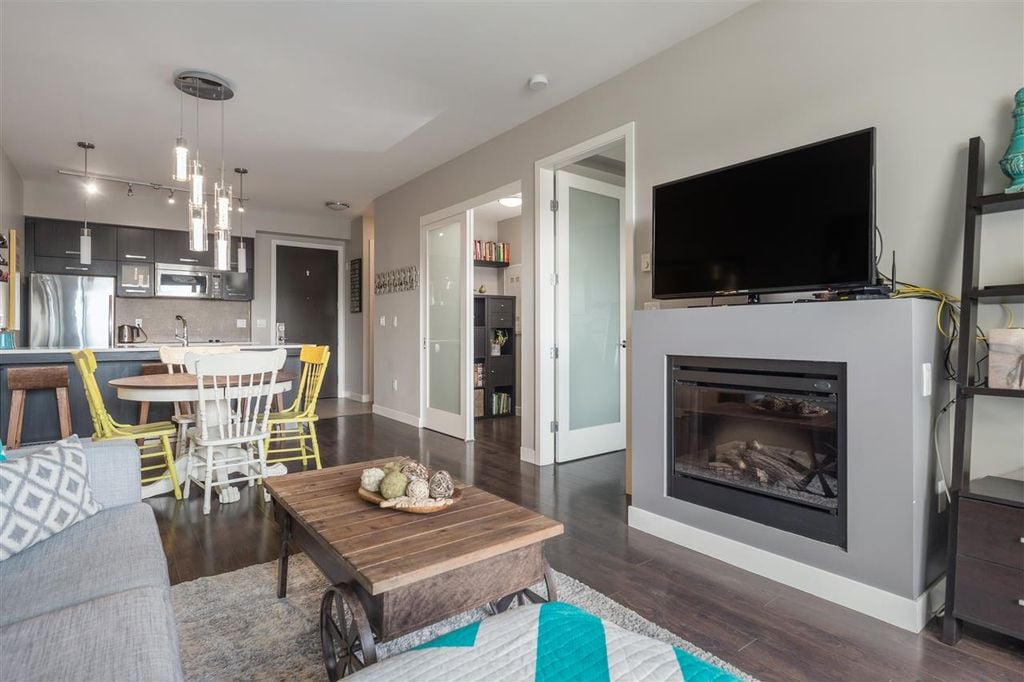 3333 Main St, #208