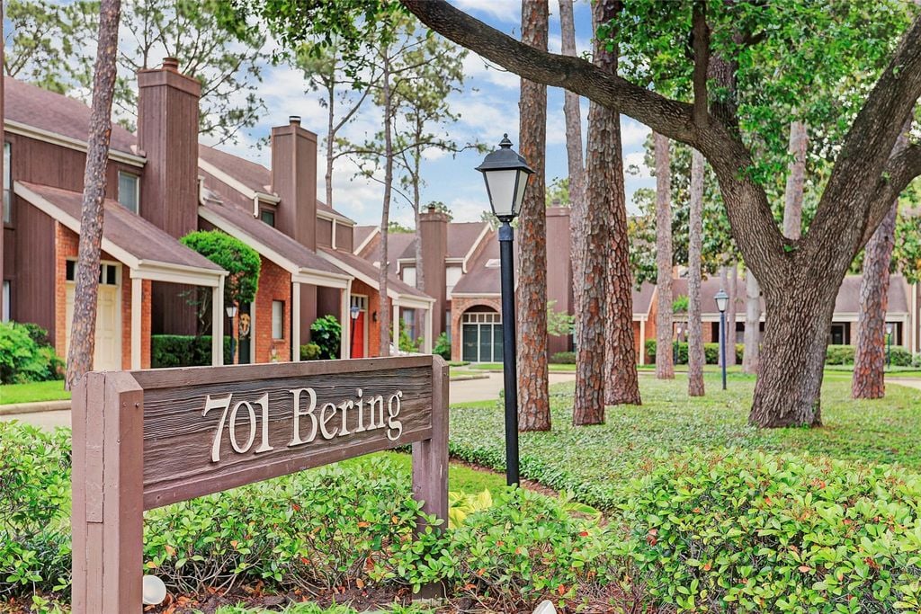 701 Bering Dr #1701