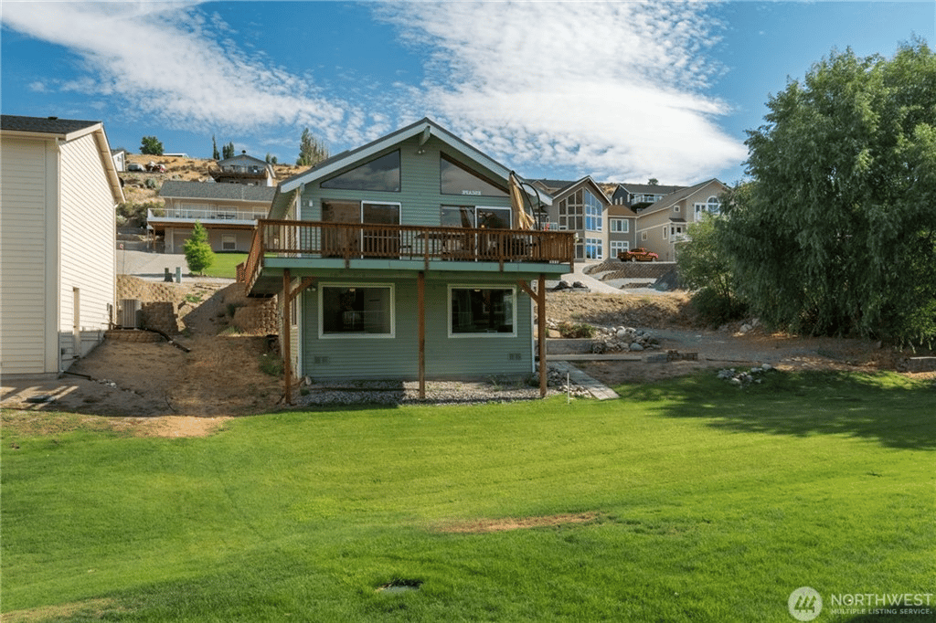 325 W Beach Dr