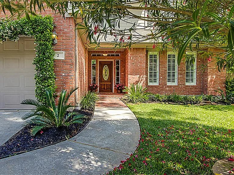 2 Bay Chapel Ct