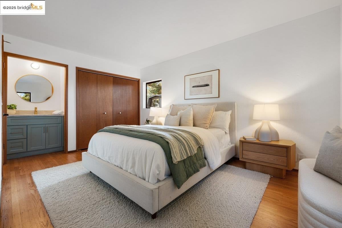 2112 Manzanita Dr