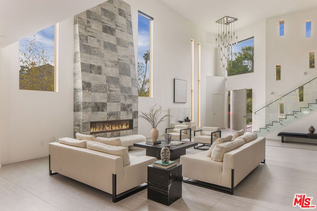 Aurelian Pavilion, W Sunset Blvd, 90049