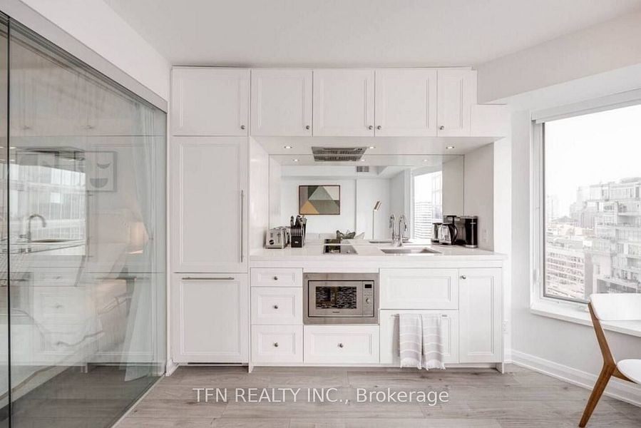 155 Yorkville Ave Unit: 2910