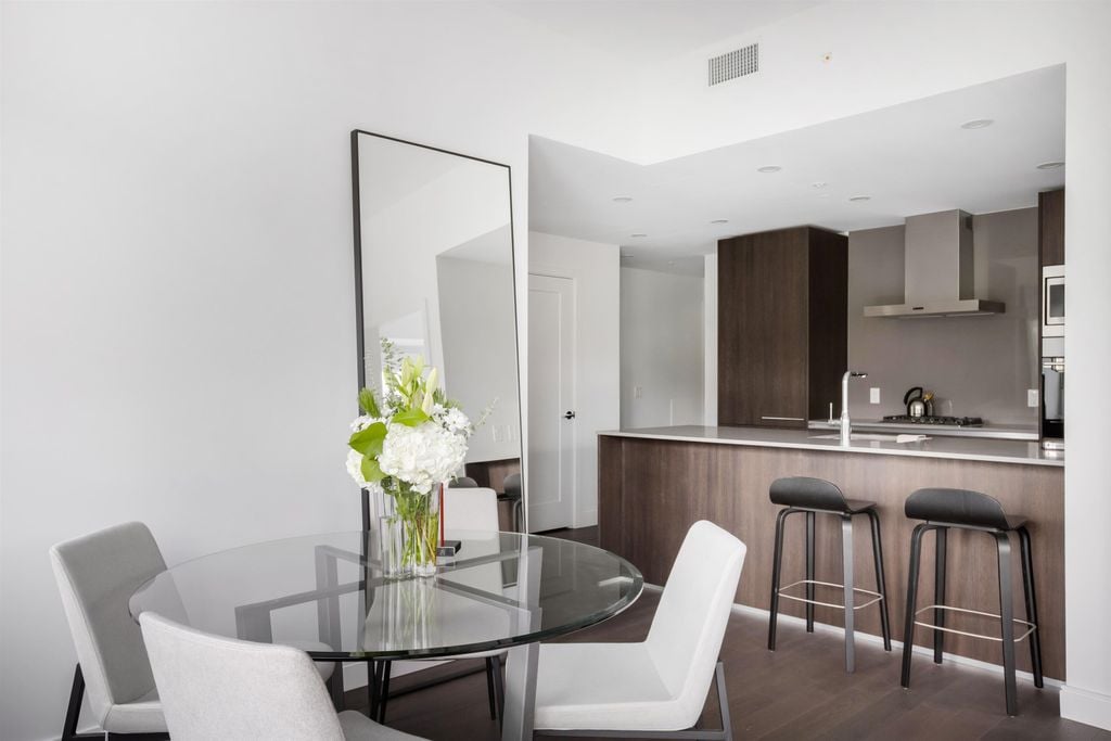 4908 Cambie St, #405