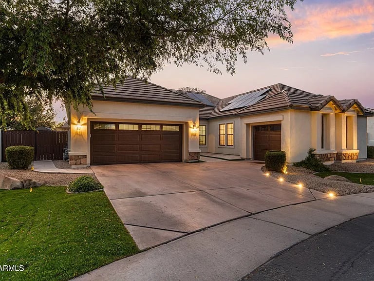 1902 S LOS ALTOS Drive