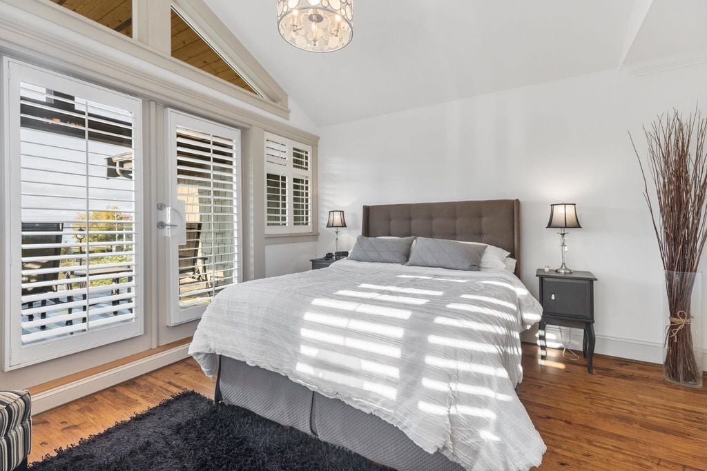 1251 Marine Dr