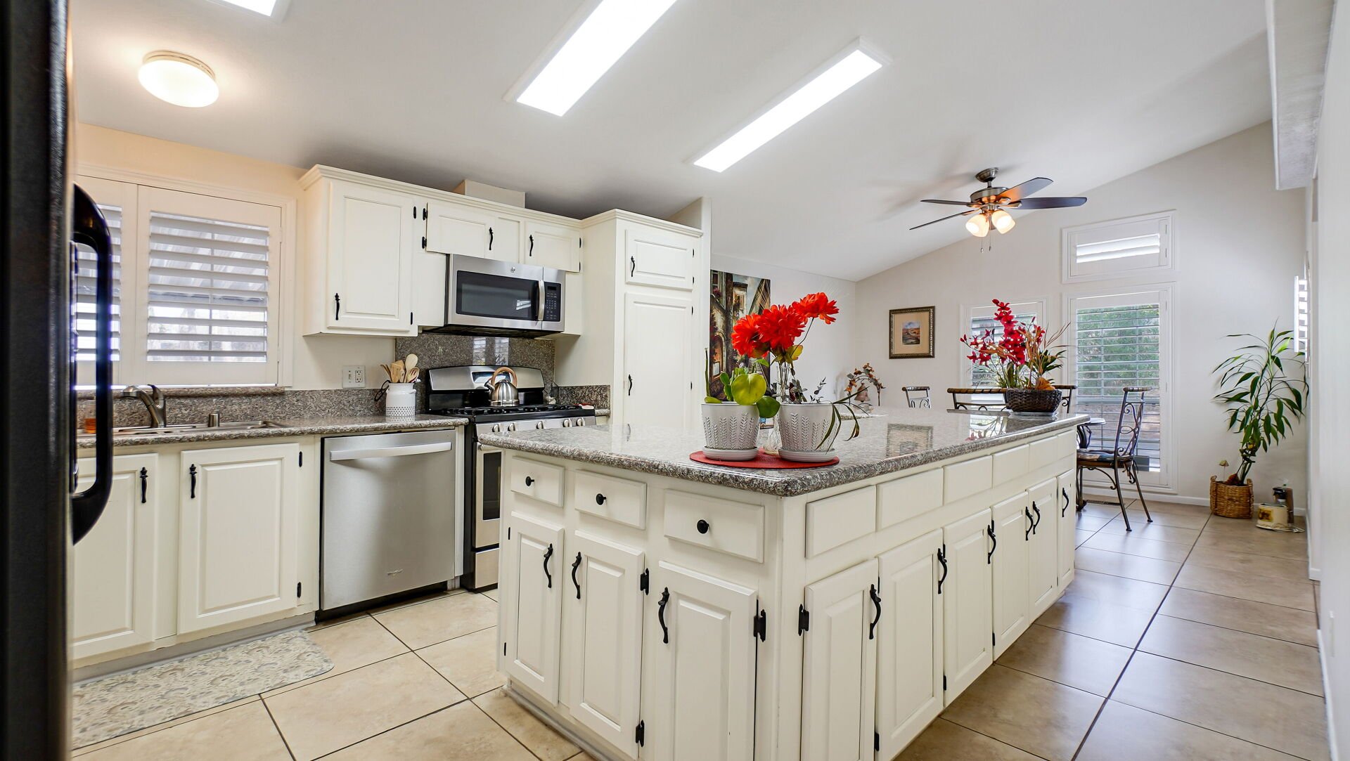8651 Foothill Boulevard 35