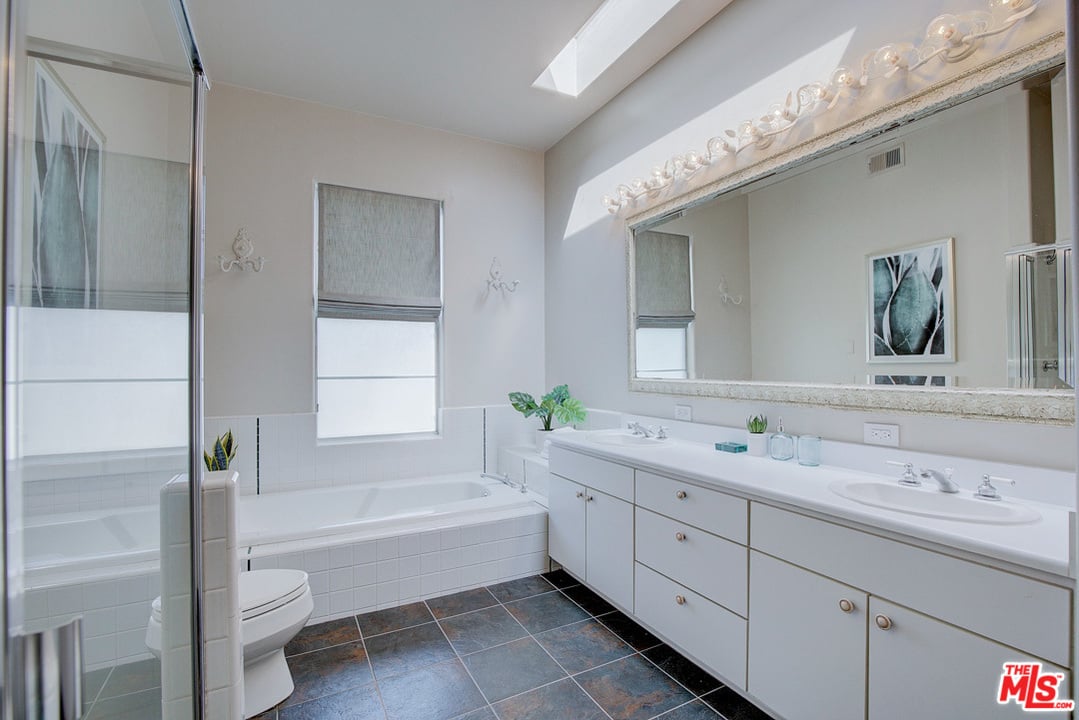 633 Flower Ave #2