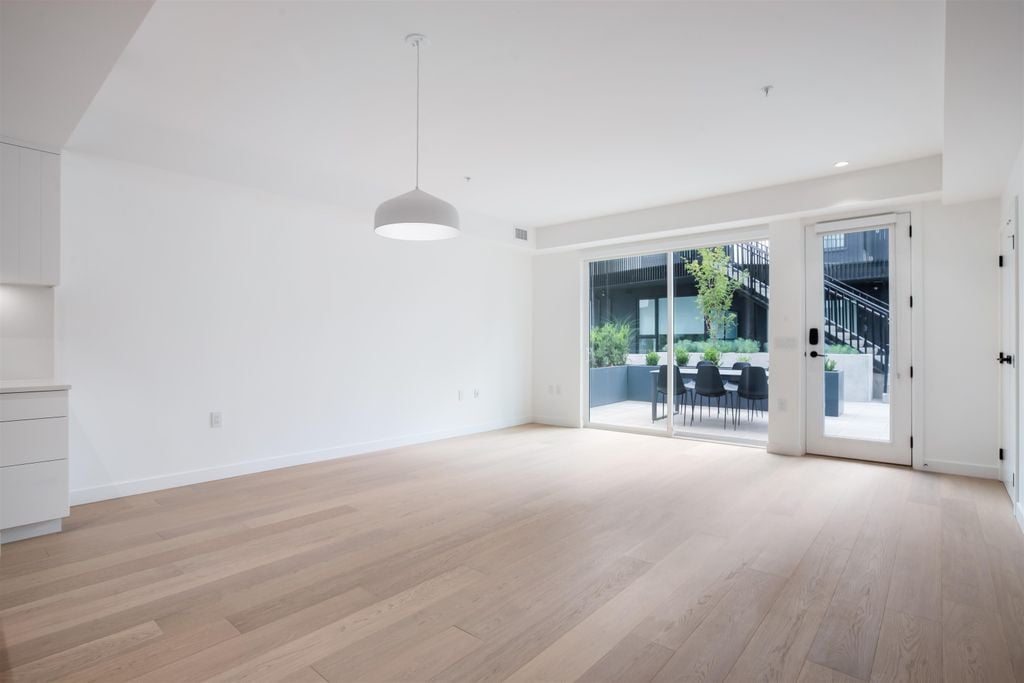 76 W King Edward Ave