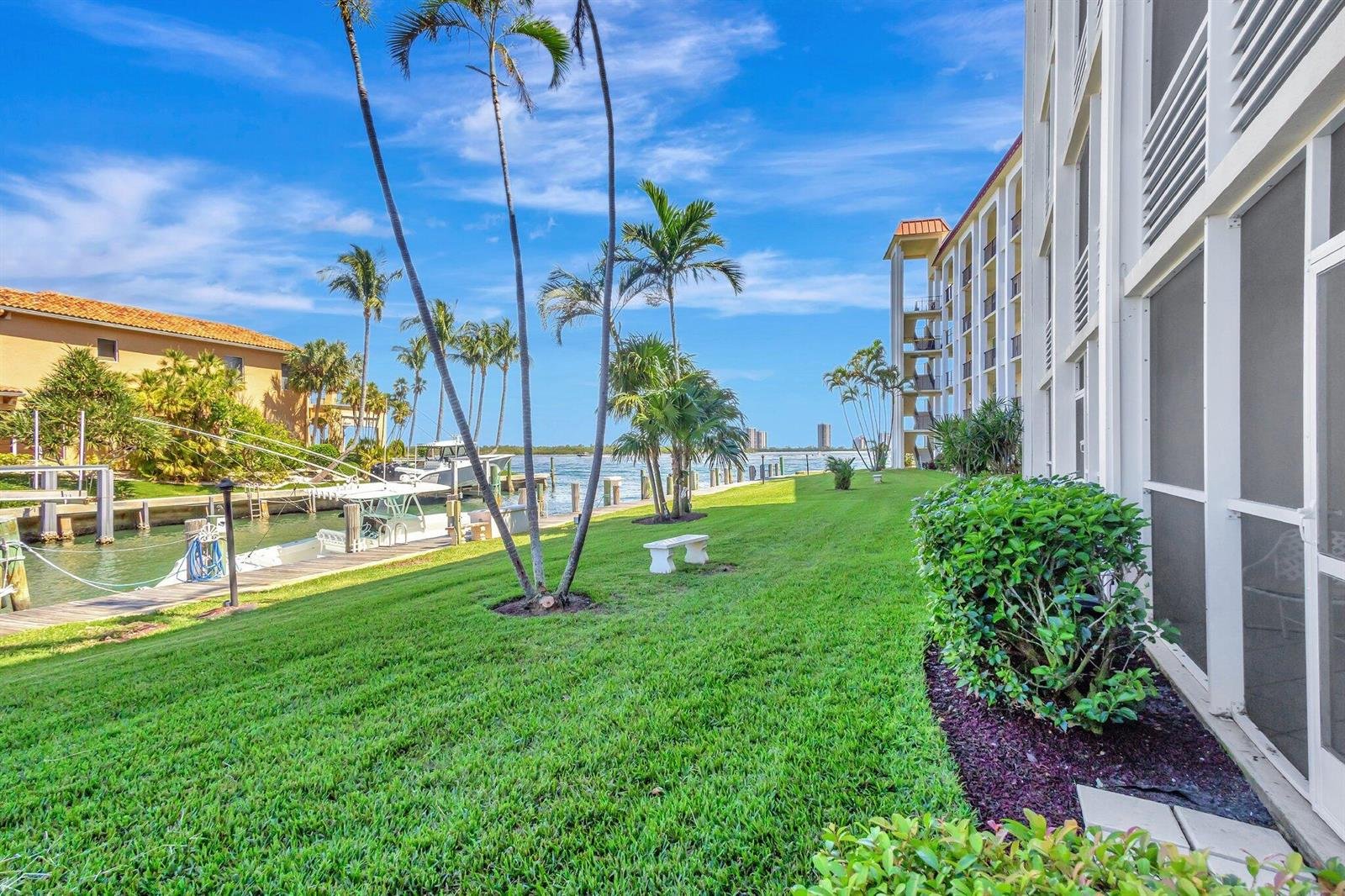 105 Paradise Harbour Boulevard #109