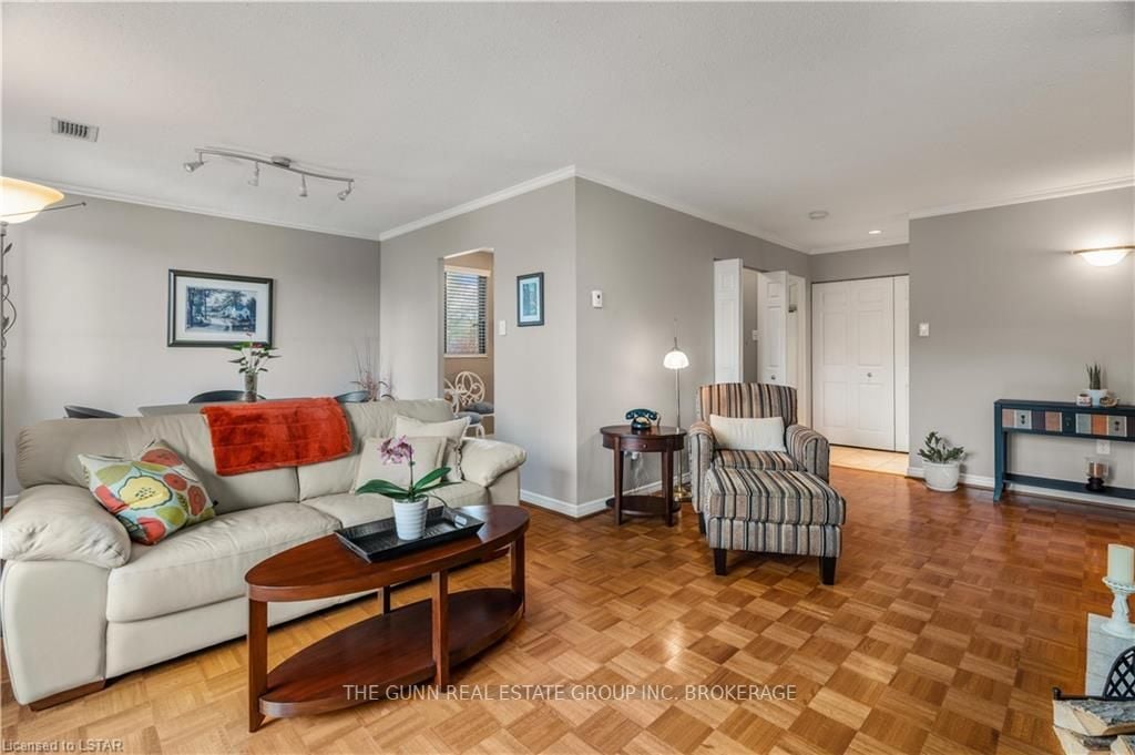 300 Everglade Cres 22