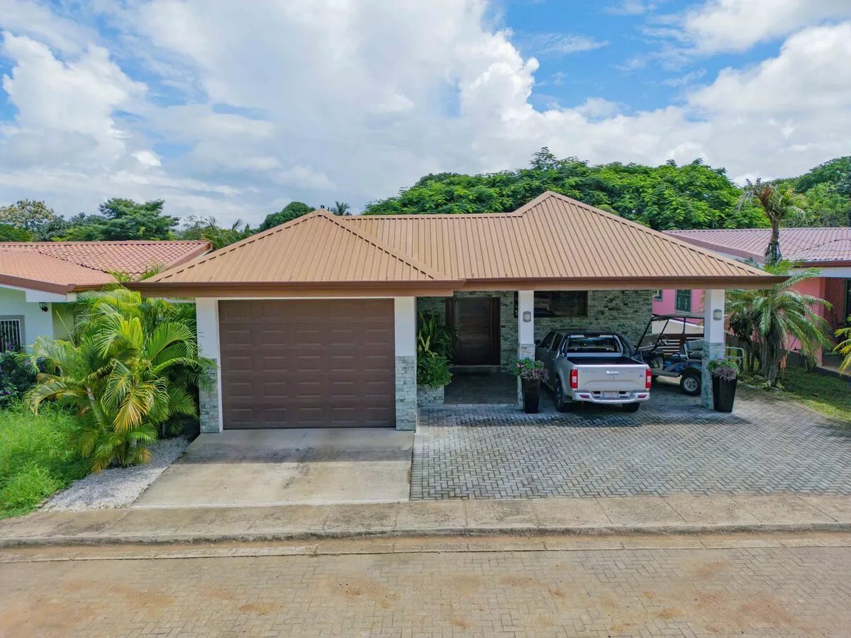 One-Level Living with Private Pool in Playas del Coco