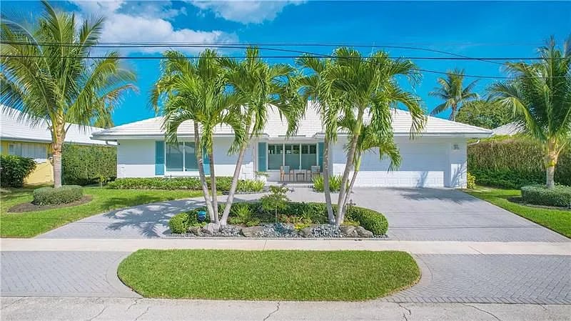 1070 SW Tamarind Wy
