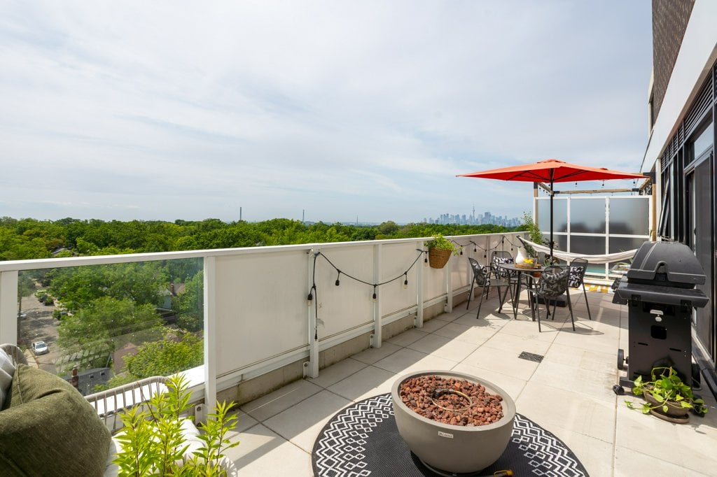 807-2301 Danforth Ave