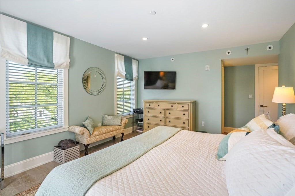 947 E Broadway #4