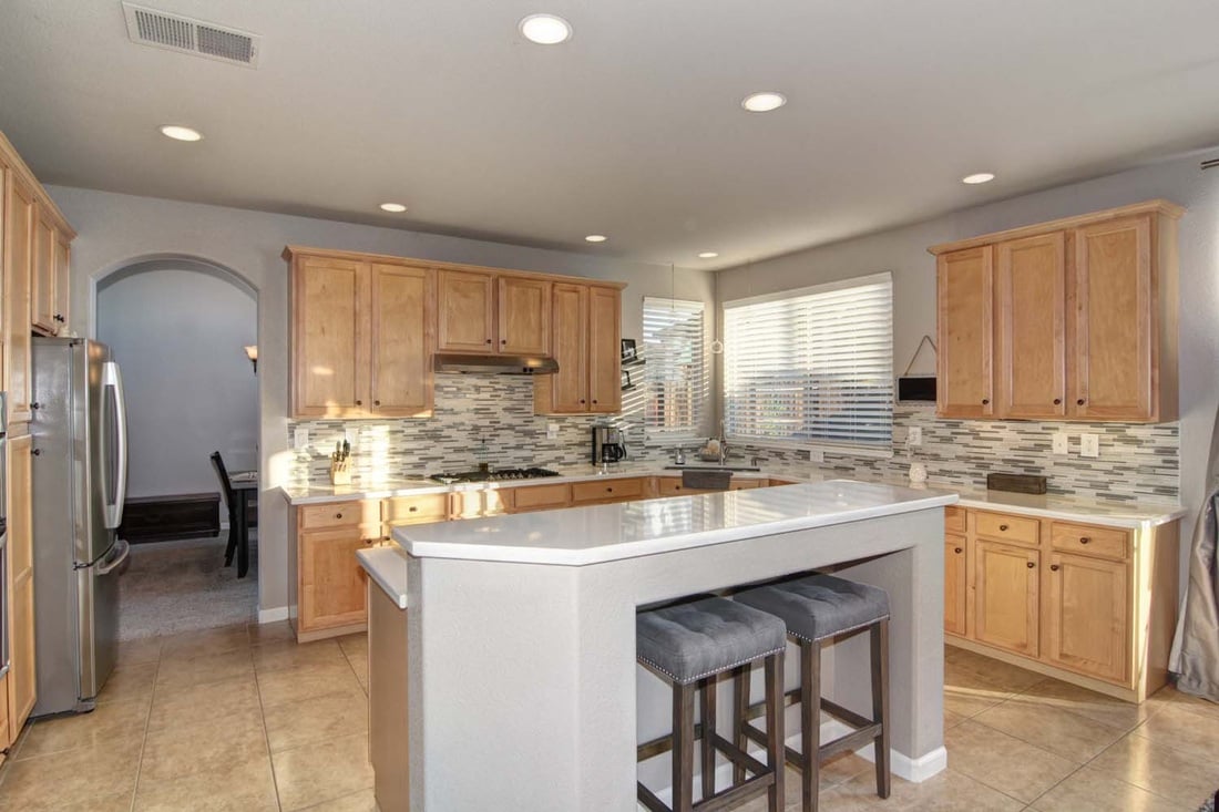 Gorgeous Lincoln 5 Bedroom Home for Sale!
