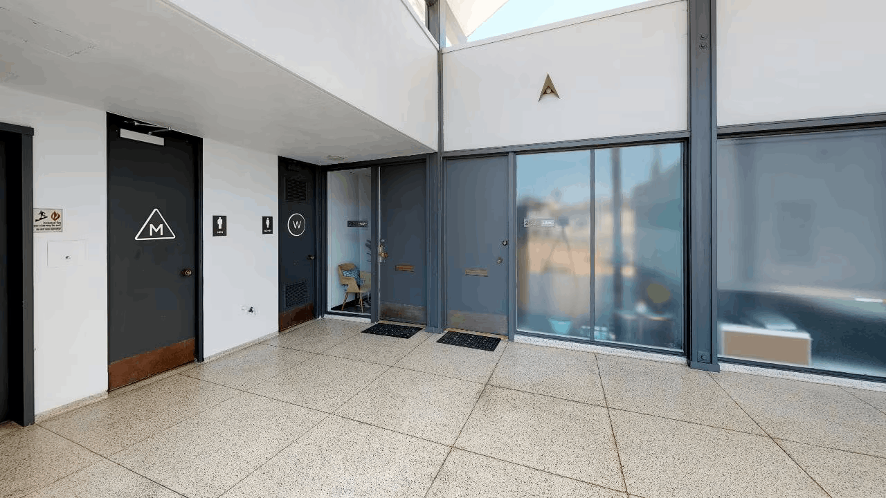 3065 Rosecrans Pl - Loma Starr