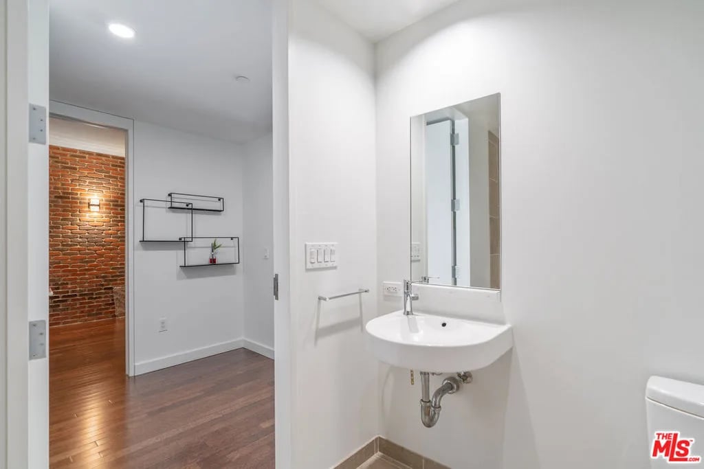 6250 Hollywood Blvd, #7D