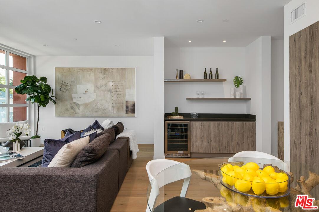 1367 N Alta Vista Unit: 301