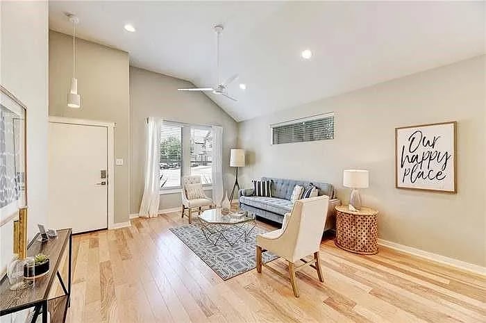 2001 Faro Dr APT 15