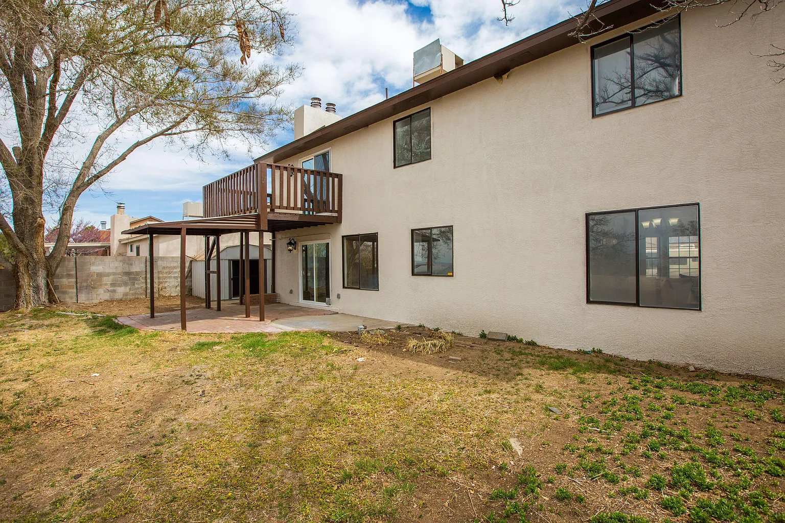 621 Monte Alto Dr NE
