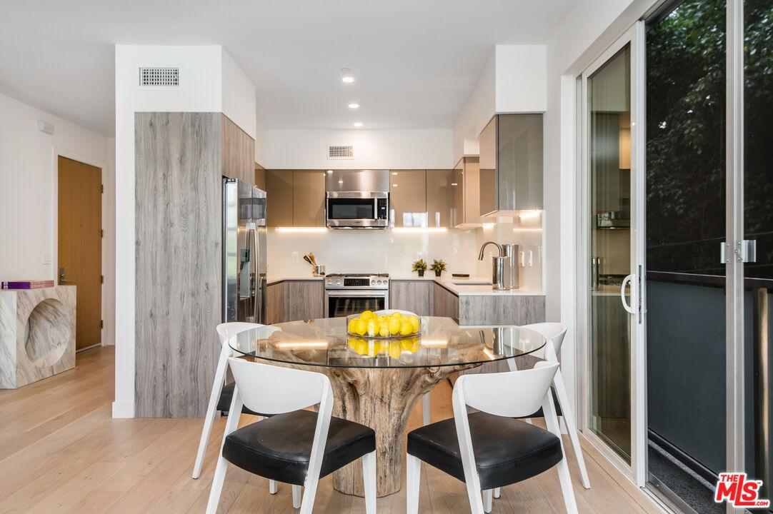 1367 N Alta Vista Unit: 301