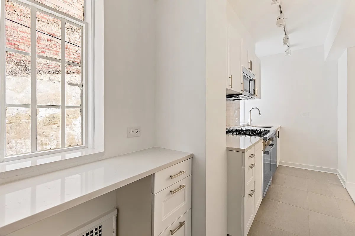 57 Montague St #1I