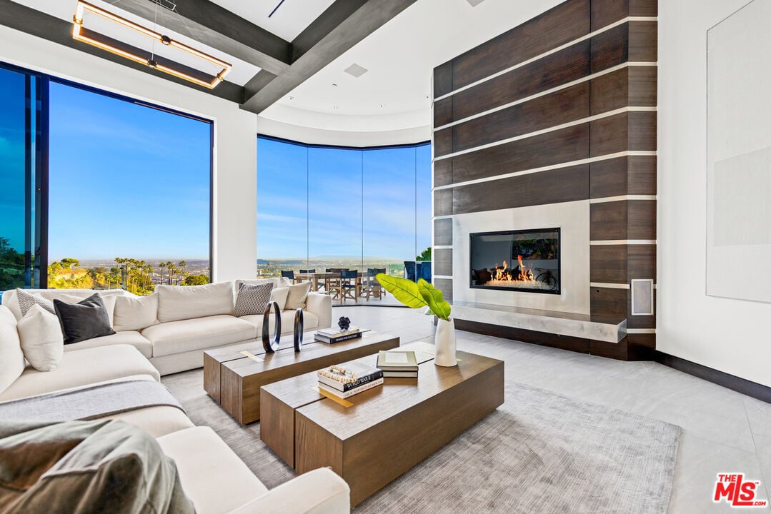 9374 Beverly Crest Dr