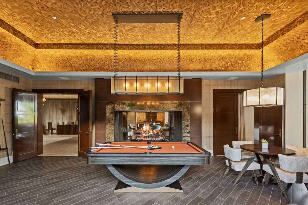 Crown Chateau 