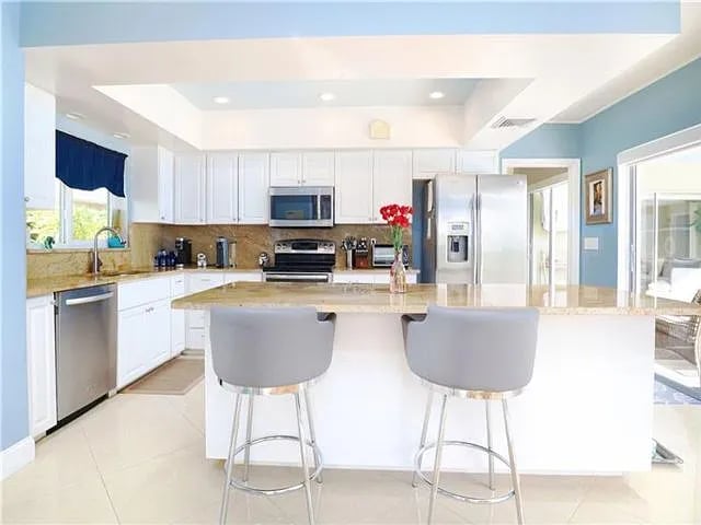 1204 SW Tamarind Wy