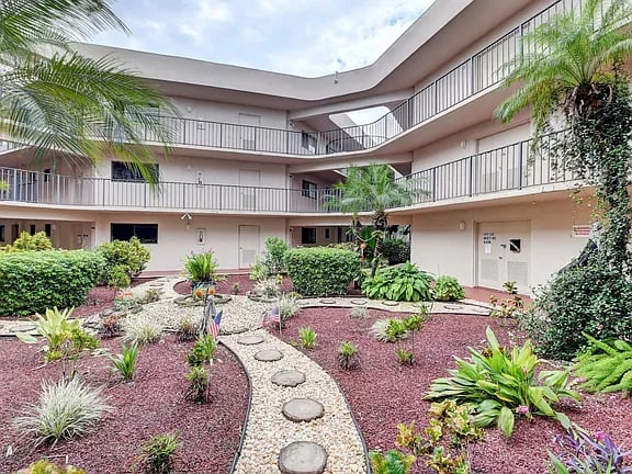 5160 Las Verdes Circle Unit: 319