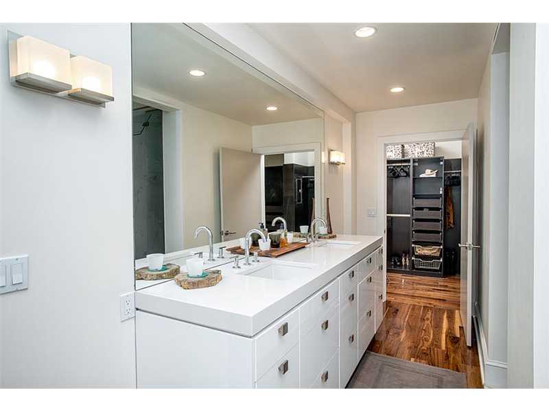 25 W Elm St