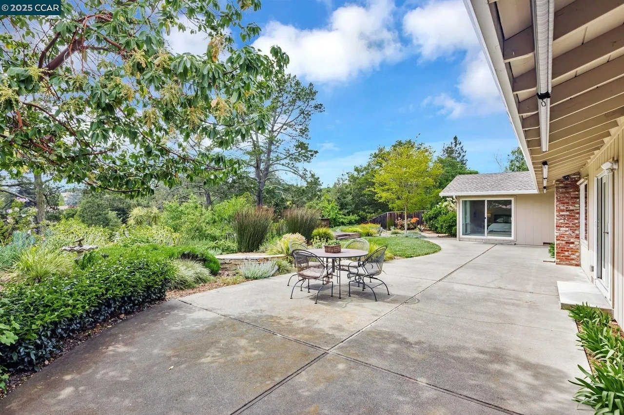 372 Birchwood Dr