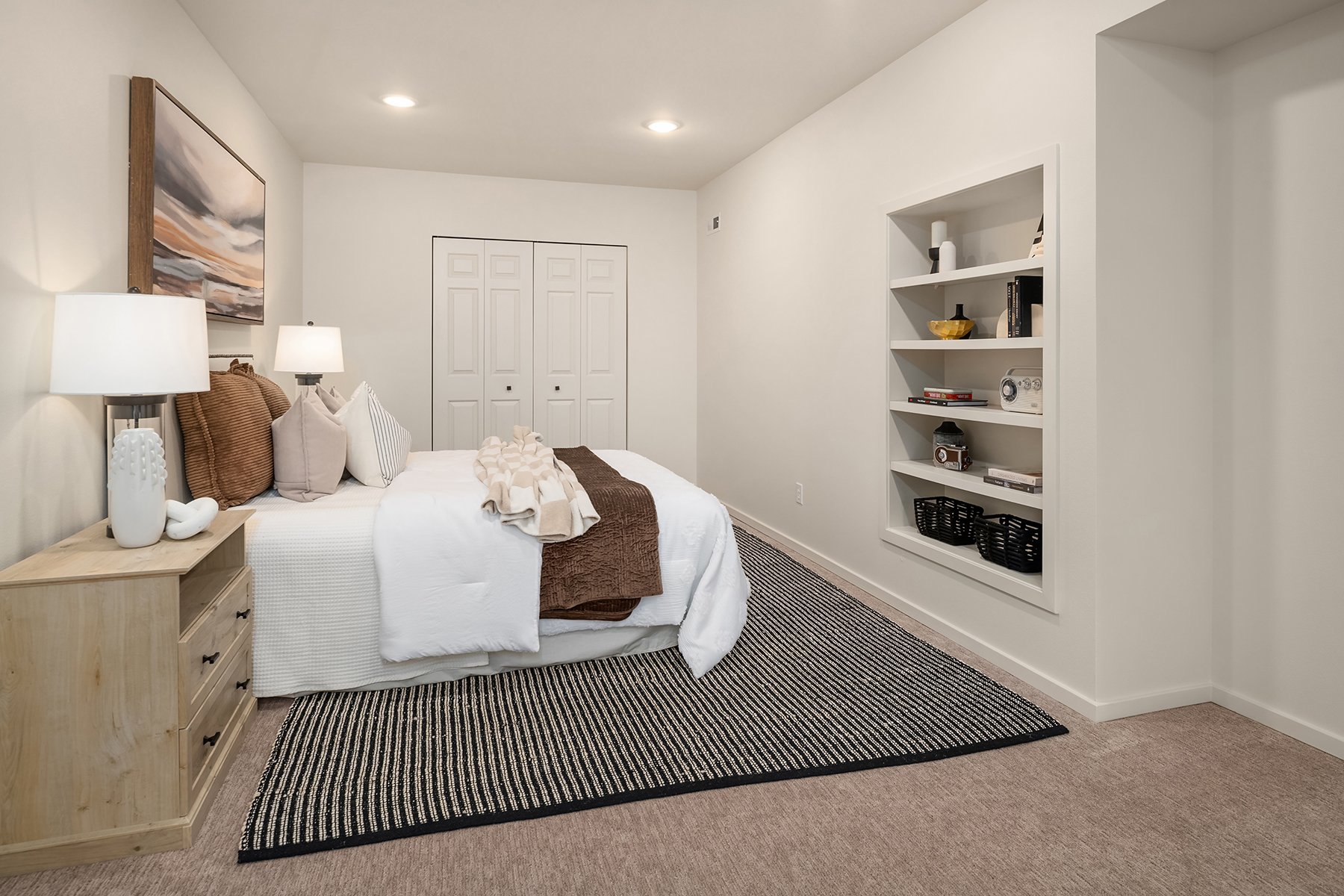 Quiet Elegance in Kirkland: Ideal Location & Natural Beauty