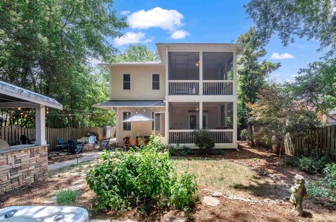 200 W Roanoke Park Dr