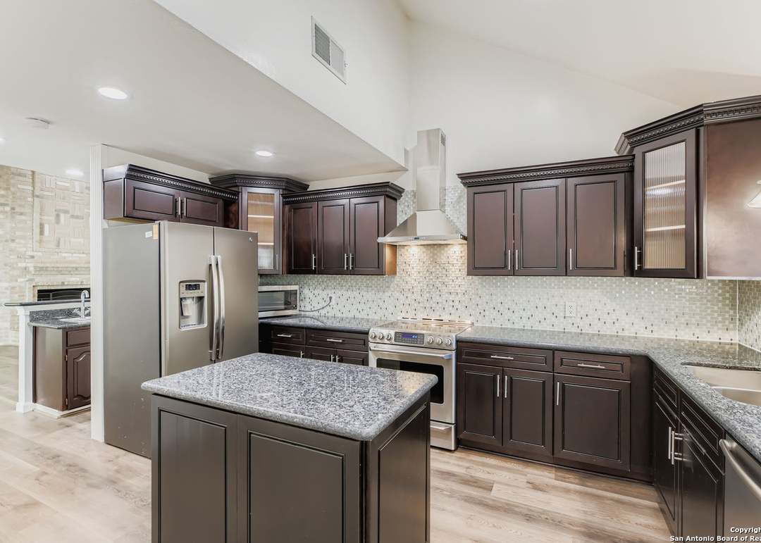 1406 Branchwood