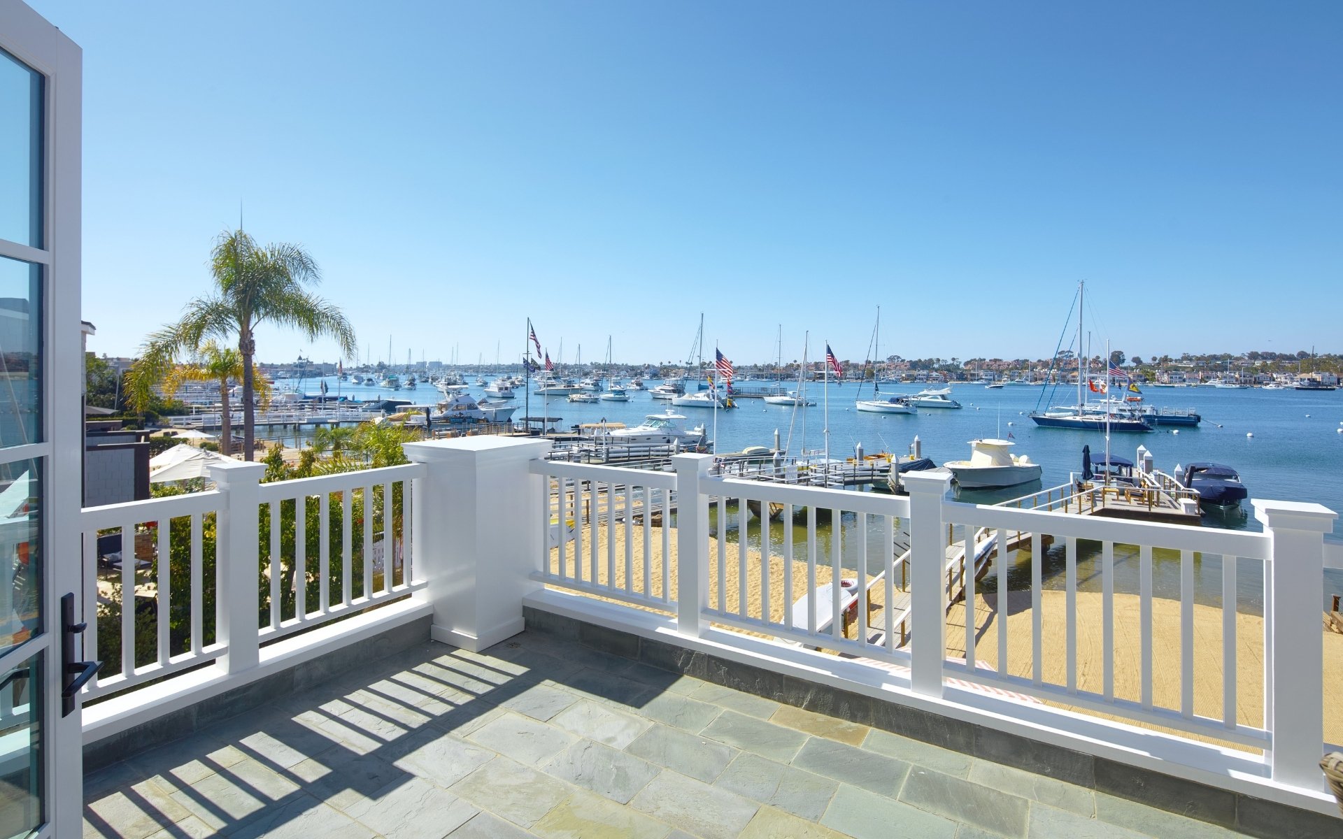 1324 E Balboa Boulevard