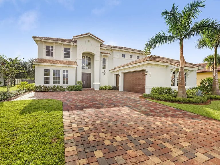 305 Rudder Cay Way