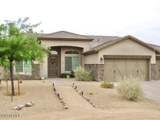 7027 E BARWICK Dr