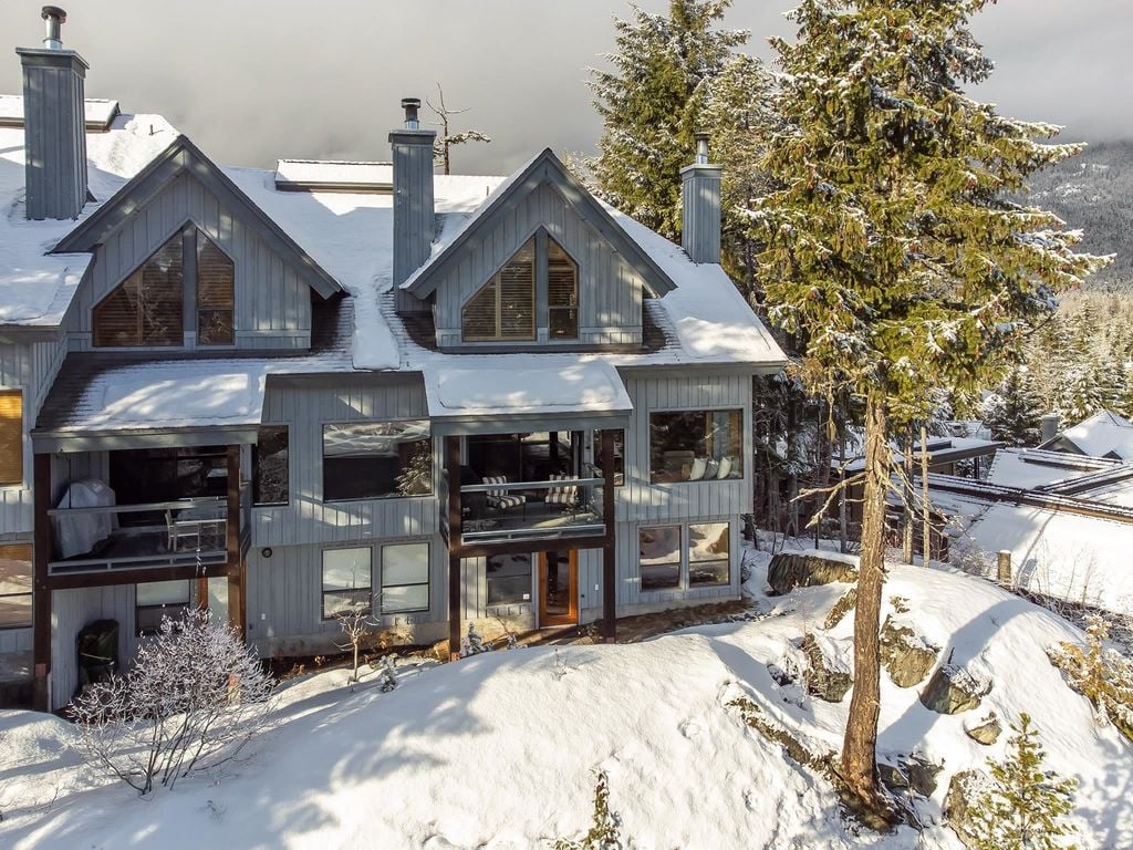 3525 Falcon Cres, #1