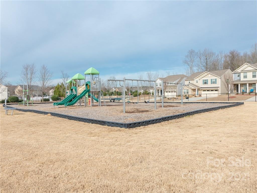 273 Notable Ln