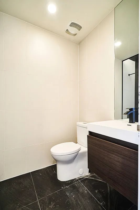 87 Montrose Avenue #2R
