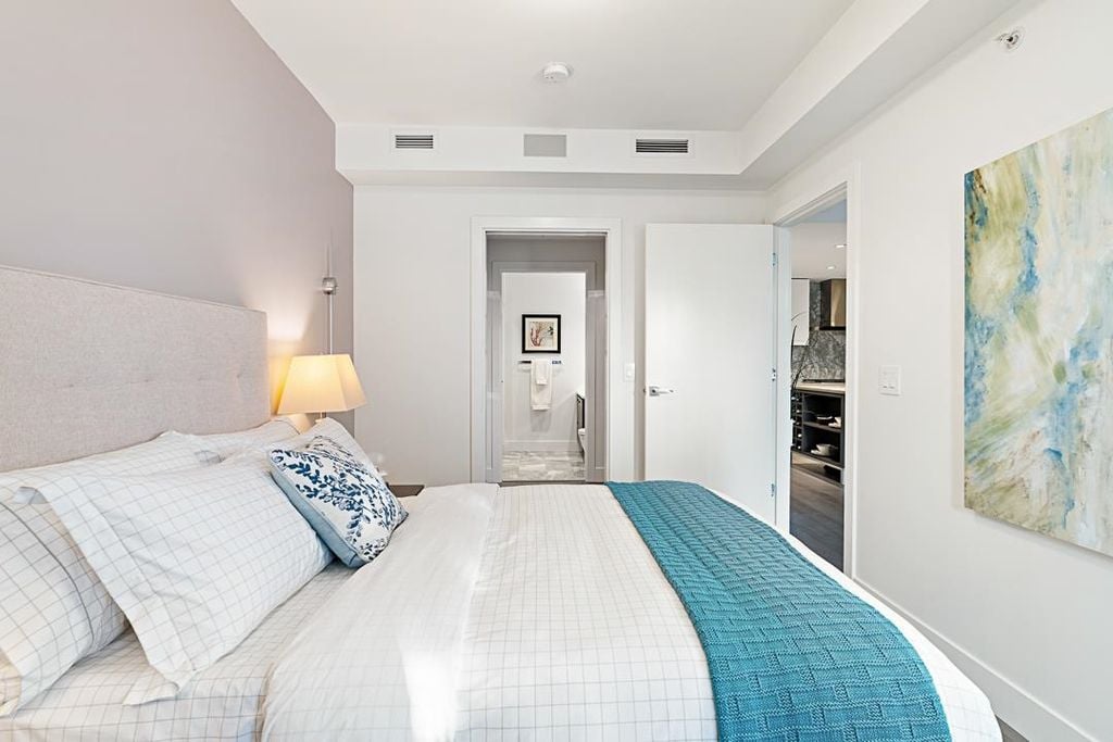 6333 West Blvd, #211
