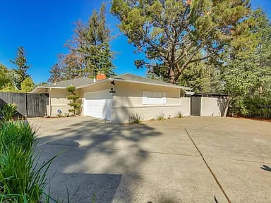 560 S El Monte Ave