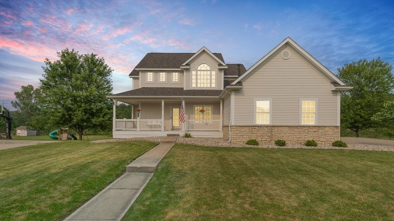 8327 Parkside Dr, Grand Blanc, MI