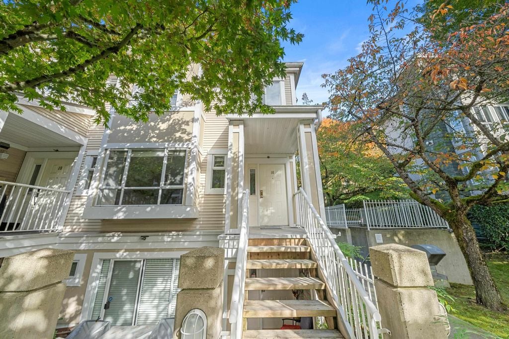 2885 E Kent Ave N, Unit 16